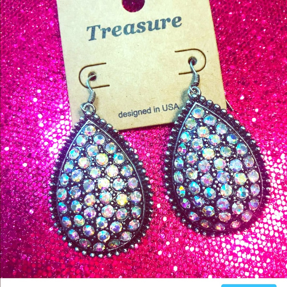 BRAND NEW -Bling earrings